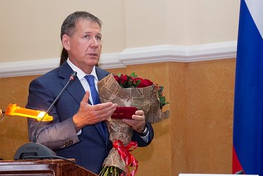 Председатель Оренбургского областного суда Виктор Емельянов ушел в почетную отставку